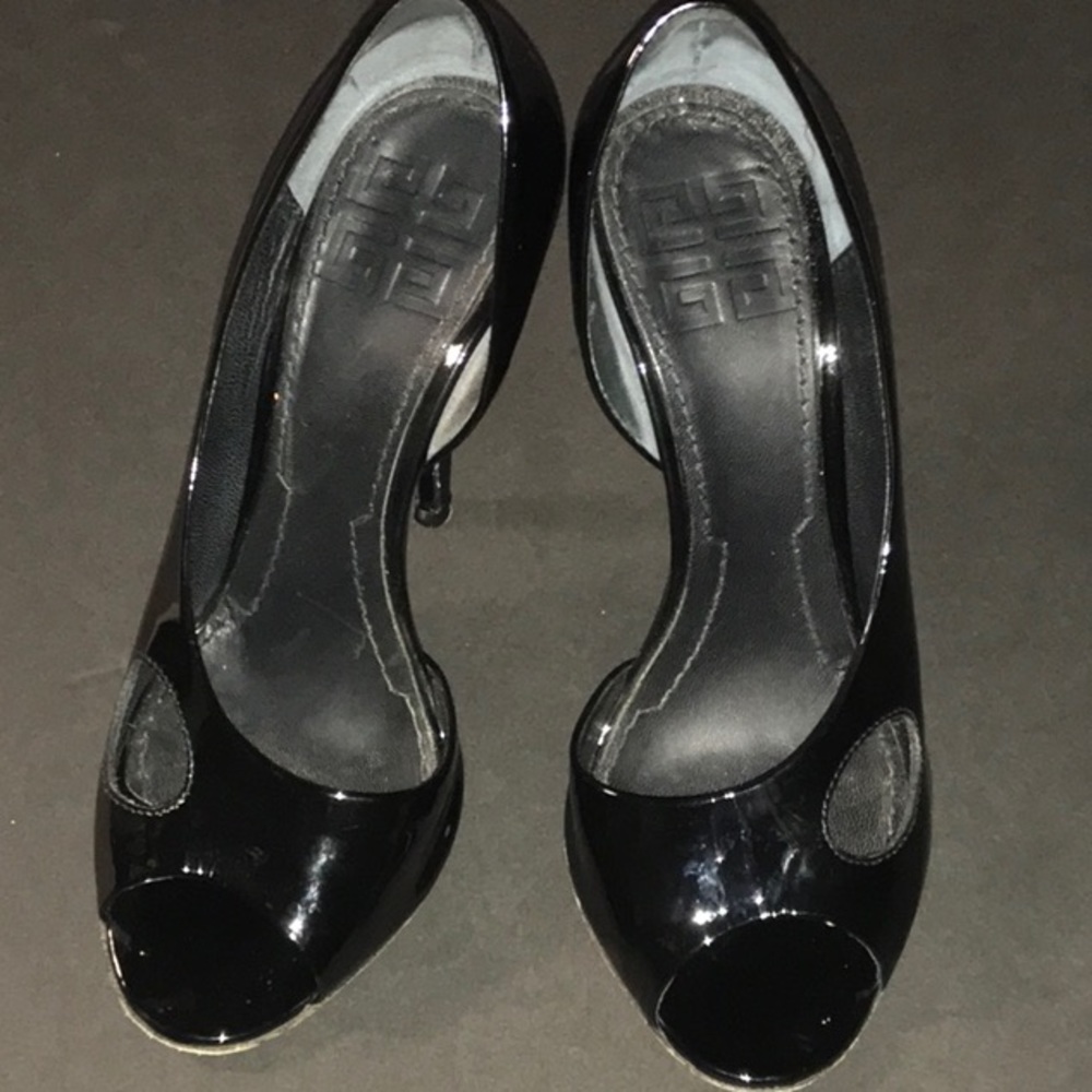 GIVENCHY BLACK PATENT LEATHER PEEP TOE PUMPS SZ: 6